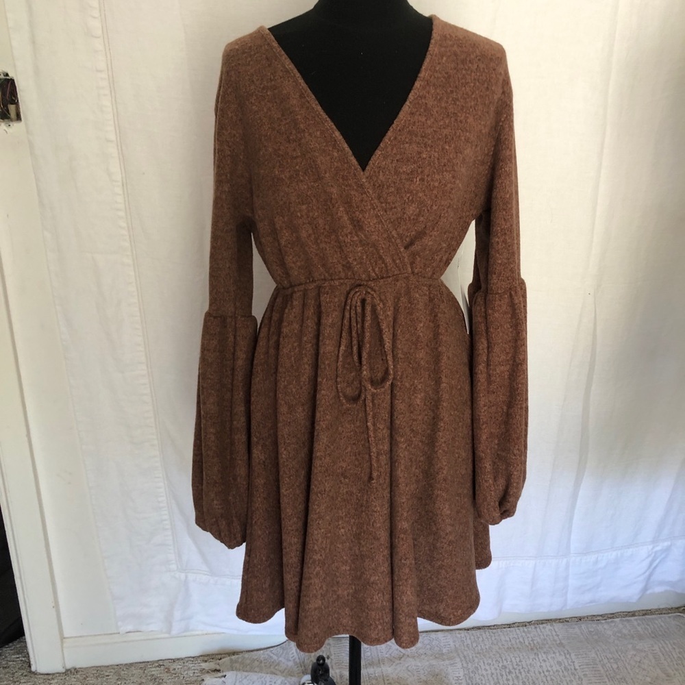 NWT Saints & Hearts long sleeve waist tie dress soft pumpkin color fleece size M